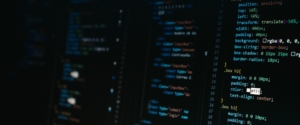 Código en pantalla mostrando desarrollo de software.